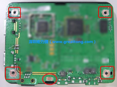 手動去綠漆。使用傳統(tǒng)的刀片去除綠漆后的效果。