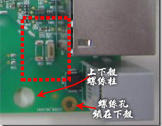 有人認(rèn)為電容旁邊已經(jīng)有螺絲將電路板固定于機殼上了，不應(yīng)該發(fā)生電路板彎曲的現(xiàn)象才對。