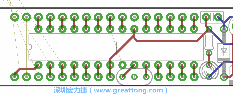 諧振器應(yīng)擺放在ATmega微控制器的針腳8、9和10旁邊，在共鳴器和微控制器中間的高頻信號線應(yīng)該要愈短愈好，此外，其它的信號線應(yīng)該要遠離這個區(qū)域且配置在諧振器的下方，這樣做是為了防止不必要的無線電波干擾。