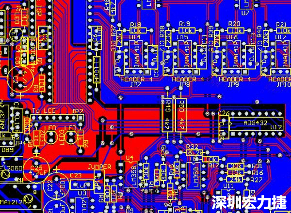 一般產(chǎn)品的PCB設(shè)計(jì)，多數(shù)先決定元件布局，再進(jìn)行線路連接，于元件位置就先改善干擾問(wèn)題，再?gòu)木€路細(xì)節(jié)著手改善產(chǎn)品。