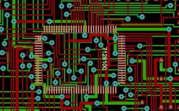 圖1：兩種PCB模型的部分電路。頂圖：傳統(tǒng)設(shè)計(jì)版本。