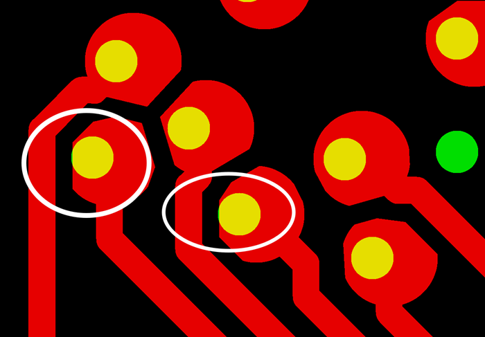 PCB生產(chǎn)會產(chǎn)生同一方向性的小小量偏移，焊盤被削的方向無規(guī)則，最惡劣的情況還會出現(xiàn)個別孔破焊環(huán)